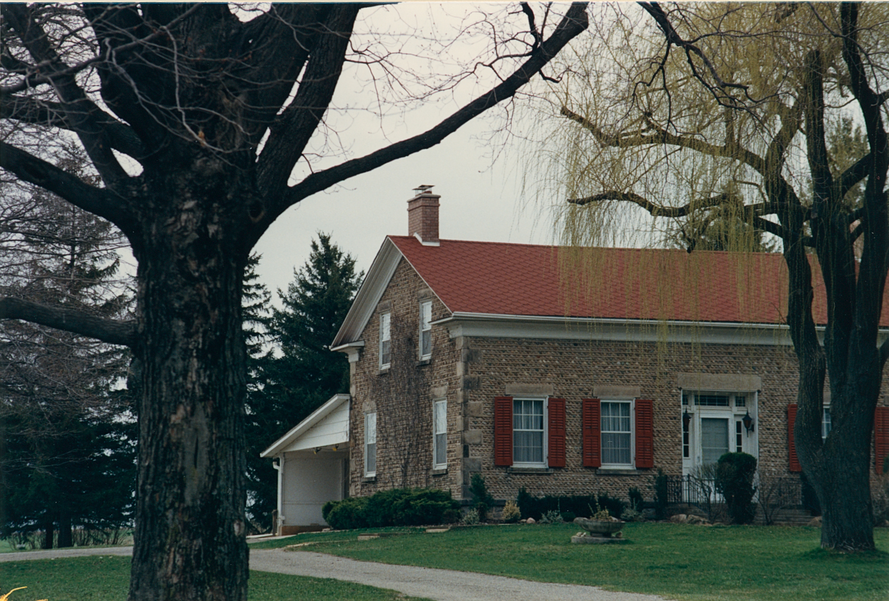 Bra-13 207 West River Rd 7